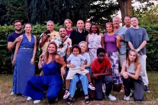 Legendarische dahliadraak uit 1987 herleeft als eerbetoon aan André Talemans: “Alsof vake meebouwt aan ons wagentje voor de stoet”