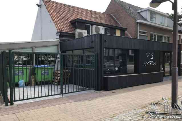 ‘Ambetanterik’ krijgt schoppen op hoofd tijdens gevecht aan danscafé: duo riskeert celstraf