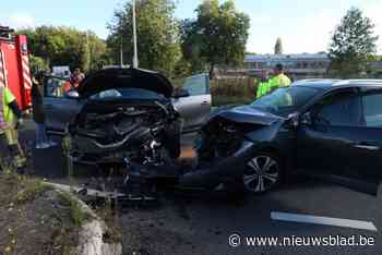 Twee gewonden bij frontale botsing op N16
