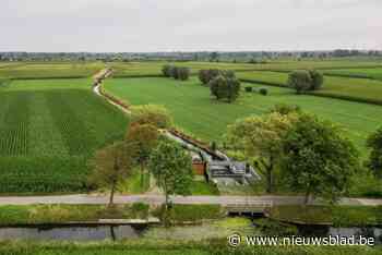 Nieuwe stuw aan de Lieve en Brakeleiken regelt waterpeil automatisch én voorziet veilige oversteekplaats voor vissen: “Belangrijke stap in de drinkwatervoorziening”