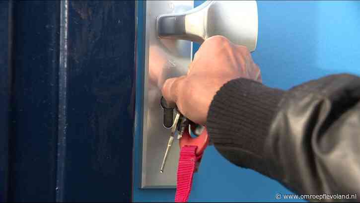 Almere - Neef van ex woont opeens in huis van Almeerder: 'Ik ga hier kapot aan'