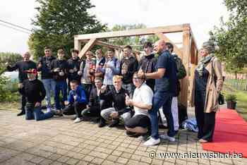 Gasten Schoonderhage krijgen kruidenpergola en moestuinbakken: “Van A tot Z ontworpen en gemaakt door onze leerlingen”