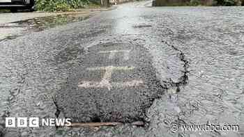 Killed cyclist believed to have hit manhole