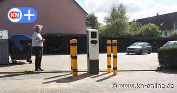 Bad Segeberg lässt E-Ladesäule mitten auf Parkplatz-Zufahrt bauen