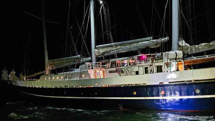 KNRM haalt gewond bemanningslid van opleidingsschip Eendracht