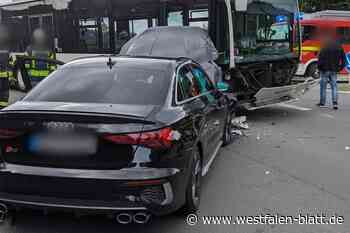 Linienbus nimmt Audi die Vorfahrt