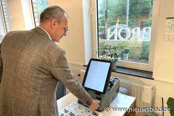 In De Bron kunnen kiezers vanaf 16 september oefenen op een stemcomputer