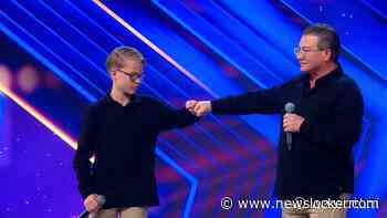 Aandoenlijke Opa en kleinzoon zingen ‘Kan je niet vergeten’ van Andre Hazes.