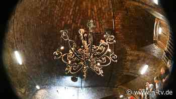 Geschenk für Technik-Freak: Wie ein Kronleuchter in Kölns Abwasserkanal kam