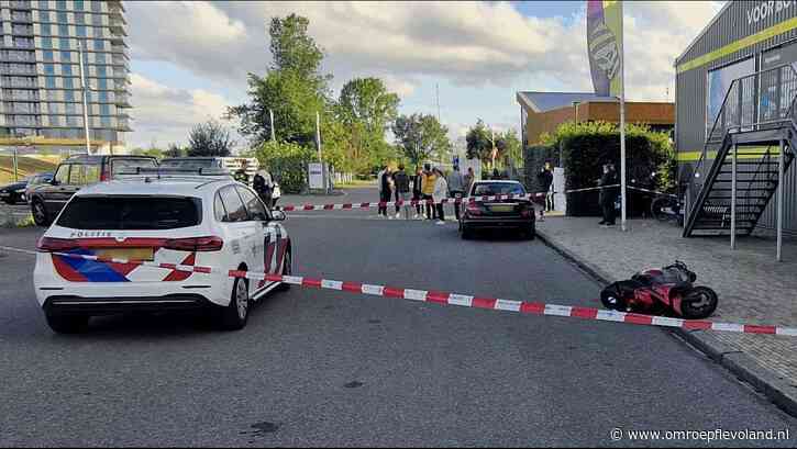 Almere - Gewapende overval op watersportzaak, één verdachte (19) aangehouden