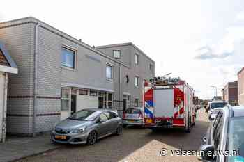 Buren merken brand op door rookmelder; bewoners in slaap gevallen