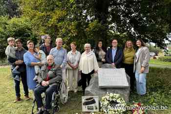 Verloren gewaande gedenksteen voor rijkswachter Wuyts ingehuldigd op nieuwe locatie: “Belangrijk om deze verhalen te verankeren”