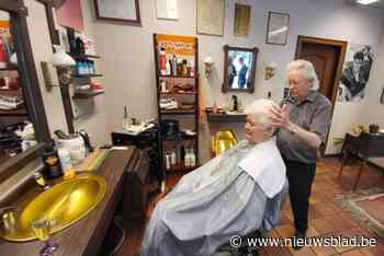 Staf (82) viert gouden jubileum van kapsalon in Kontich: “Ik kan het knippen niet laten”