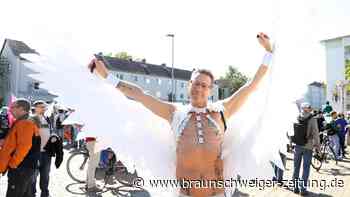 Bildergalerie: Hunderte feiern CSD in Wolfsburg
