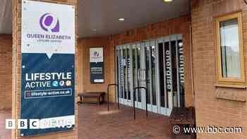 Council leader urges 'immediate' reopening of pool