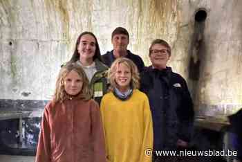 Kinderen kunnen twee slapende vleermuizen spotten tijdens eerste vleermuizenwandeling speciaal voor jeugd in fort van Oelegem