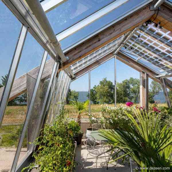 Moke Architecten crowns wooden home in Muiden with greenhouse