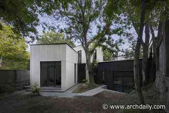 Next to the Tree House / Rosha Office