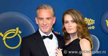 Art Rooijakkers met grote liefde Karlijn getrouwd: 'Jij en ik’