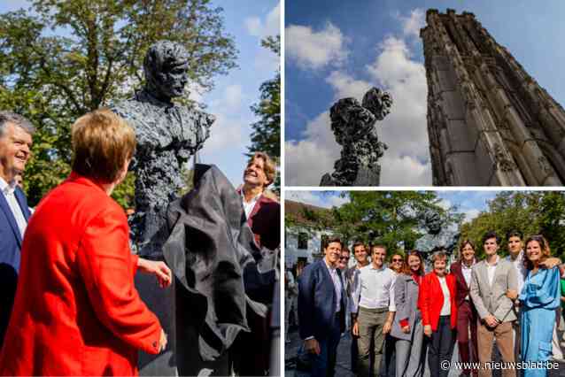 Zanger Louis Neefs vereeuwigd aan voet Sint-Romboutstoren: “Vandaag schrijft hij opnieuw geschiedenis”