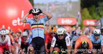 Olav Kooij moet na massasprint genoegen nemen met zilver, Europese titel voor Belg Tim Merlier