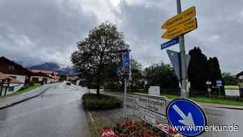 „Hupterror“ am Tag und in der Nacht: Parkende Autos lösen Konflikt zwischen Bürgern aus