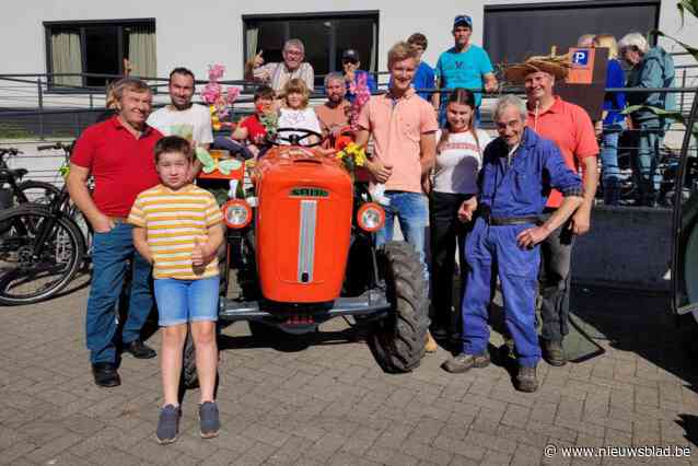 Tractorvrienden verrassen bewoners Hestia met opmerkelijk bezoek