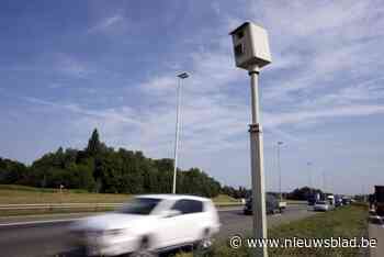 Maatregelen tegen verkeersoverlast en sluipverkeer in Neerstraat: politie houdt snelheidscontroles