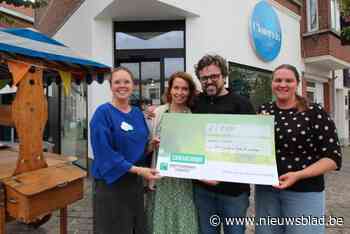 Ouders van stilgeboren tweeling Jef en Tuur steunen goede doelen na mosselfeest: “Het gaf ons een positief gevoel”