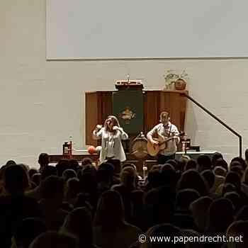 Druk bezochte startviering nieuw schooljaar in Bethlehemkerk met Marcel en Lydia Zimmer