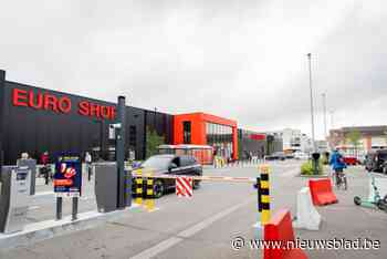Parkeerplaatsen Euroshop worden opengesteld als buurtparking: “Gebruikers betalen 30 euro per maand”