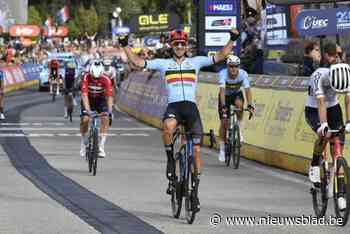 Edward Theuns doet zijn duit in het zakje als vervanger van Wout van Aert op het EK: “Superbenen waren nodig om mijn job goed te doen”