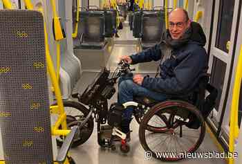 Het leven zoals het is op tram 2: rolstoelgebruiker Filip (64) maakt foto’s van medereizigers