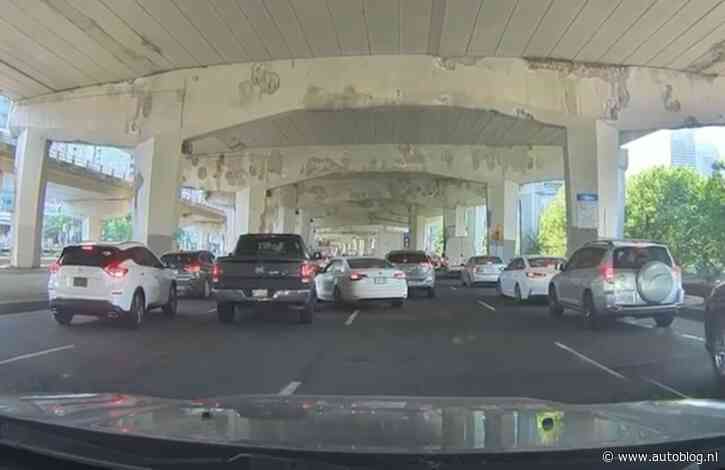 Video: Volkswagen-rijder gebruikt netjes het knipperlicht