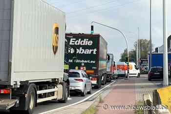 Afsluiting Draaiboomstraat leidt tot ongeziene chaos: “Rotonde geblokkeerd en bedrijven onbereikbaar”