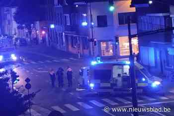 Luide knal schrikt woonwijk ’s nachts op, politie en zeven brandweerwagens komen ter plaatse: “We onderzoeken wie hierachter zit”