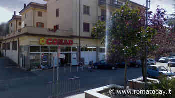 Spaccano vetrata del Conad con il furgone rubato, banda in fuga con la cassaforte