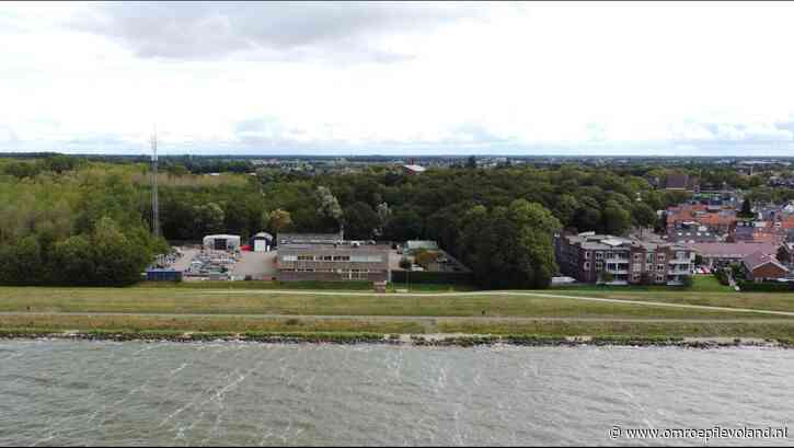 Urk - Flat lijkt maatje te groot voor Urk, al is sommige jeugd wél voorzichtig enthousiast