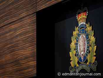 Mounties warn of armed robbery suspects west of Edmonton