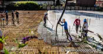 Megaklus trekt veel bekijks: betonstort voor parkeergarage in volle gang in hartje stadje