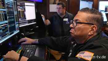 Intel legt zu: Wall Street wartet gebannt auf Fed-Entscheid