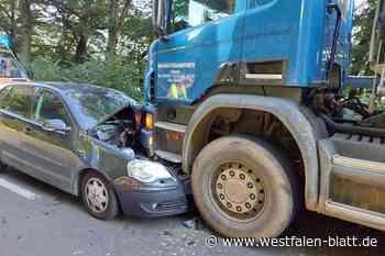 Warburg: B 7 nach Unfall an der A44-Auffahrt Marsberg gesperrt