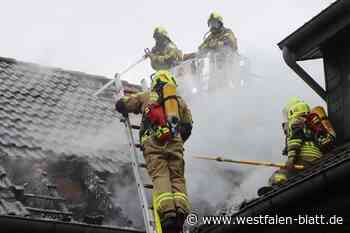 Rauch über Sudhagen: Garagenbrand springt auf Wohnhaus über