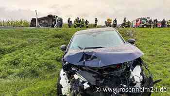 Auto überschlägt sich nach Crash: Zwei Verletzte nach Unfall bei Babensham