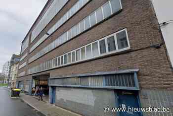 Politie treft man en vrouw met steekwonden aan in kraakpand aan Paardenmarkt: man in levensgevaar naar ziekenhuis gebracht