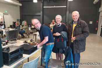 Hier is het Repair Café na drie dagen al volzet: “Onze vrijwilligers herstellen bijna de helft van de defecte toestellen”