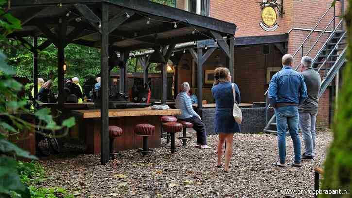 Brand in hotel, gasten en medewerkers helpen met blussen