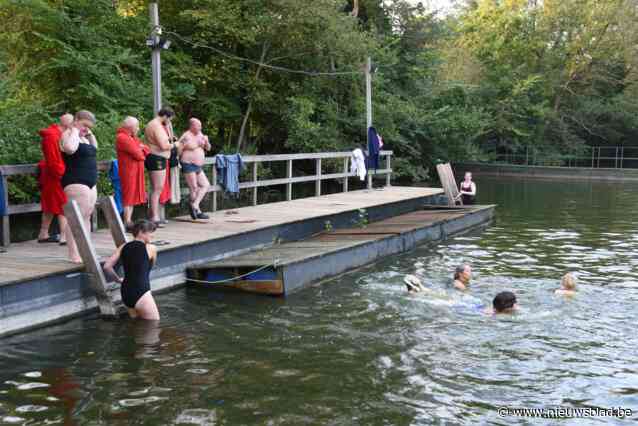 IJsberen starten seizoen met duik in vijver