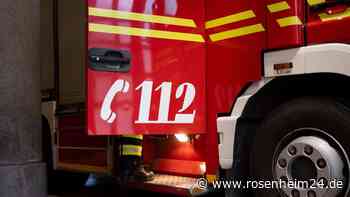 Freund und Feuerwehr retten Senior (73) das Leben: Er lag einen Tag am Boden seiner Wohnung