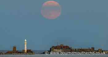 Stargazers snap pictures of harvest supermoon last night